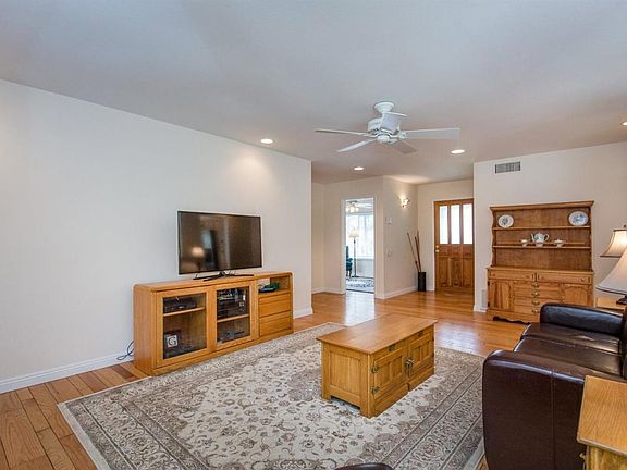 5th image of 3359 Holloway St