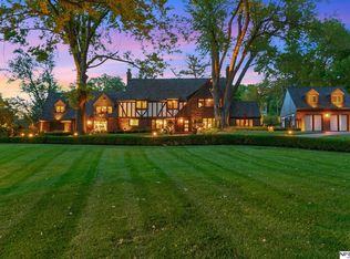 6724 Davenport St, Omaha, NE 68132