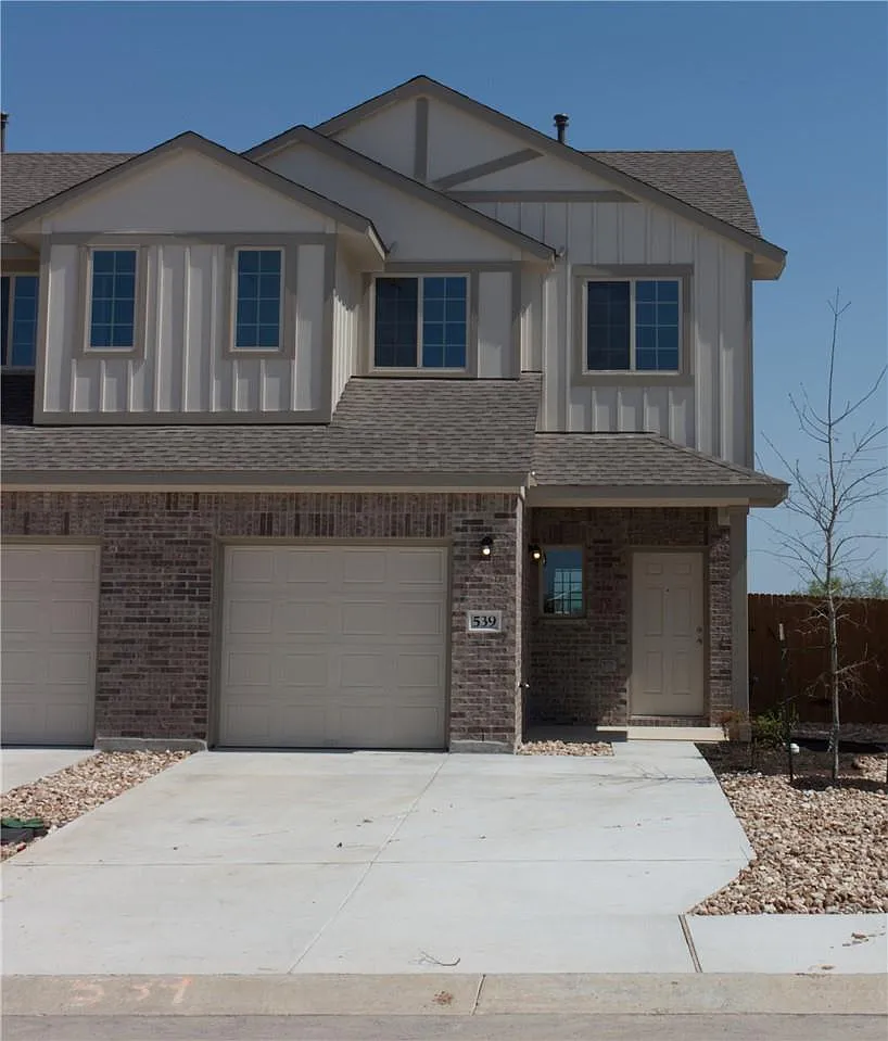 4 bed, 2.5 bath, 1538 sqft, $1,995 — Photo 1
