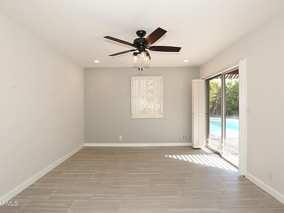 5th image of 524 W HILLVIEW Circle