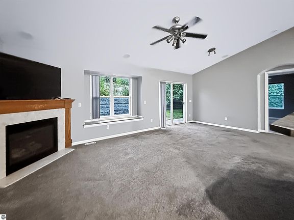 4th image of 1363 Pollard Ln