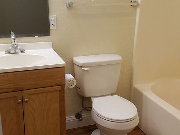 3rd image of 15974 County Road 612 APT D10