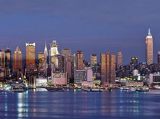 8 Zerman Pl, Weehawken, NJ 07086