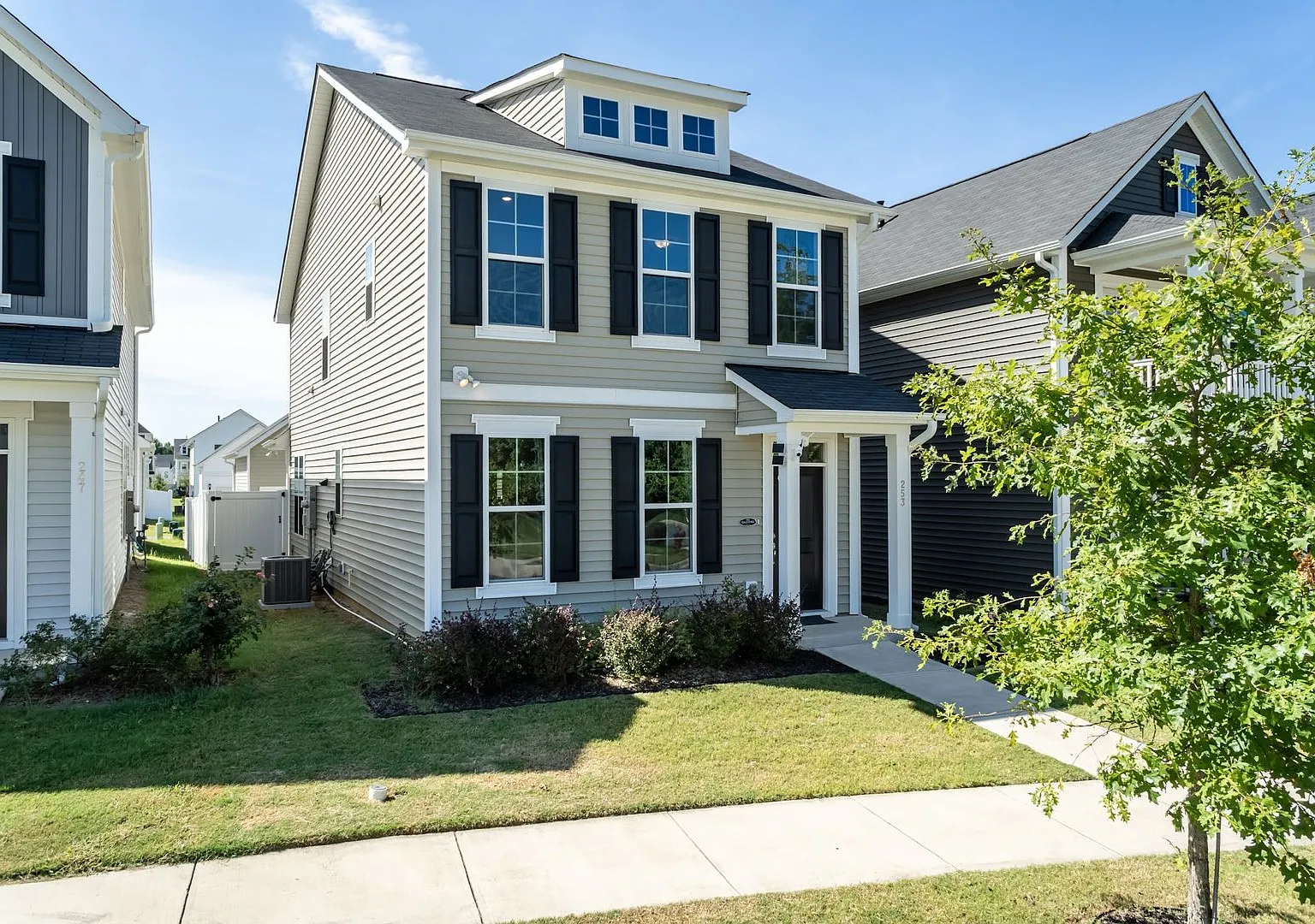 Three Bedroom Dream Home! — Photo 4