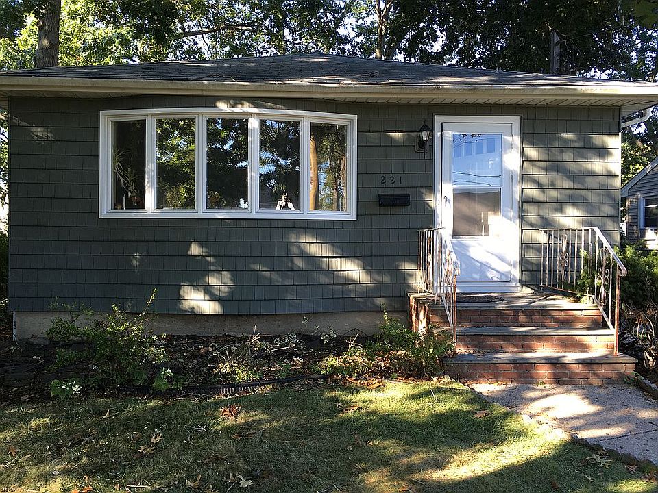 1st image of 221 Clark Blvd
