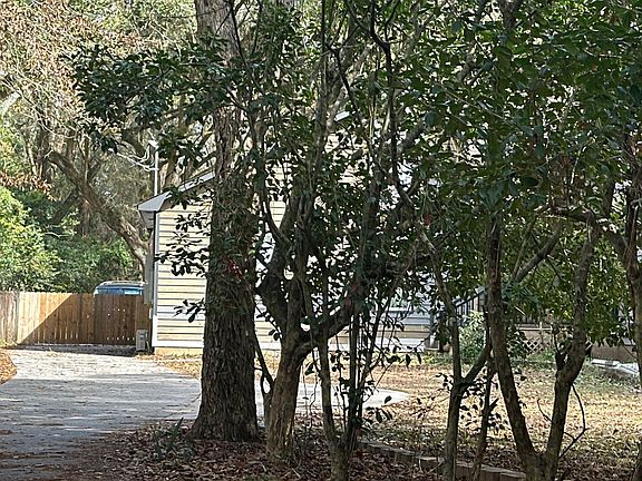 3rd image of 2653 Hillcrest Rd