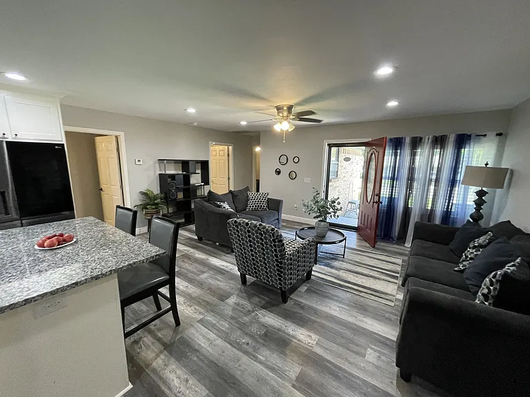 1313 E Turley St — Photo 5