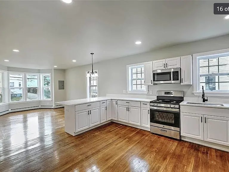 589 Public St #1 — Photo 9