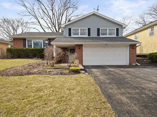 1210 Westhaven Dr, Wheaton, IL 60189