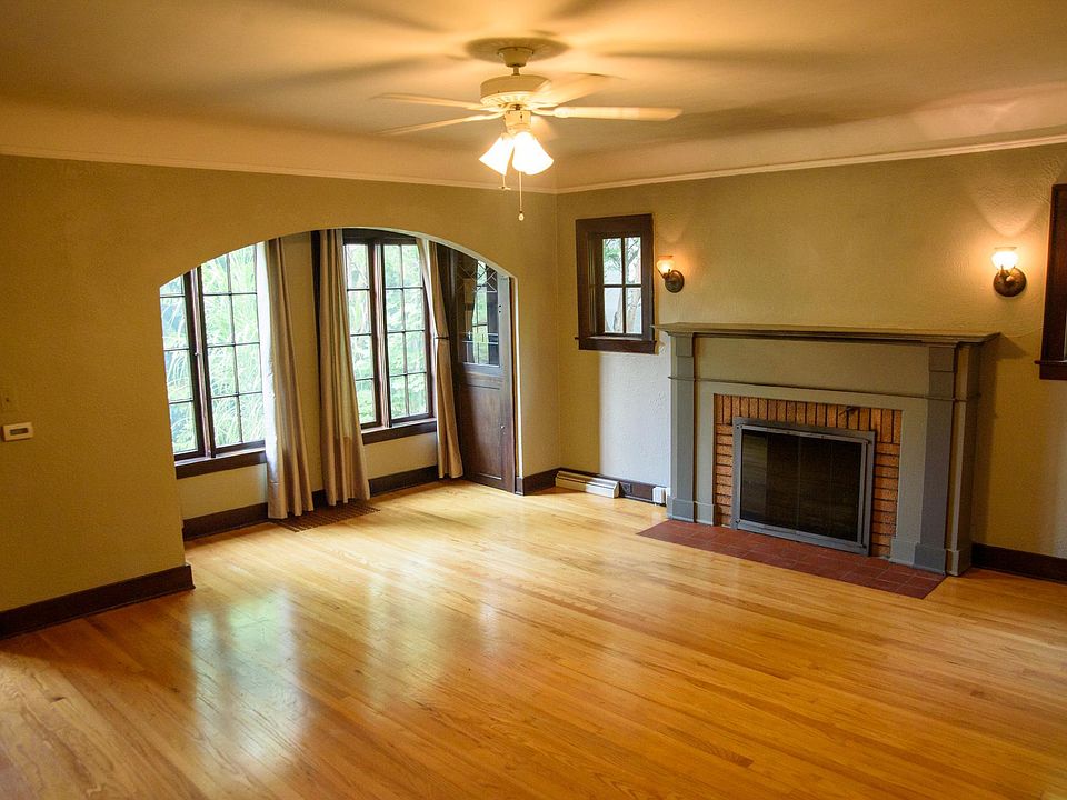 LR w built-ins and gas fireplace