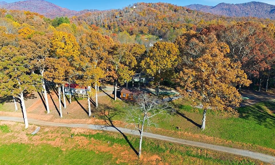 1st image of 527 Saunders Rd