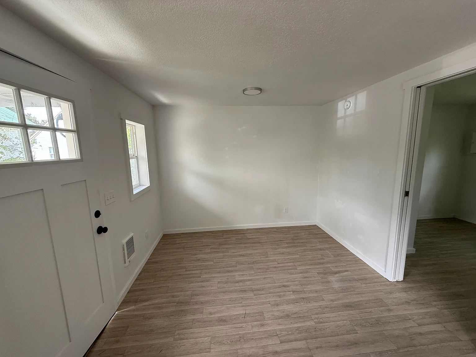 1 bed, $1,095 — Photo 4