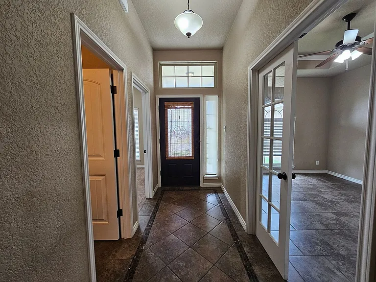6211 Newcastle Dr — Photo 4