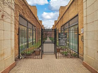 1623 W Belmont, Chicago, IL 60657