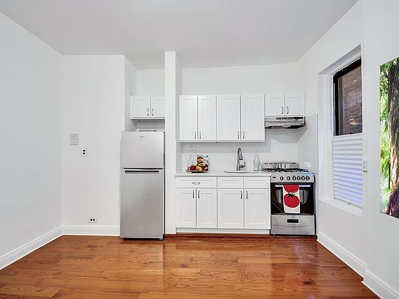 2nd image of 90 Hamilton Pl Unit 4E