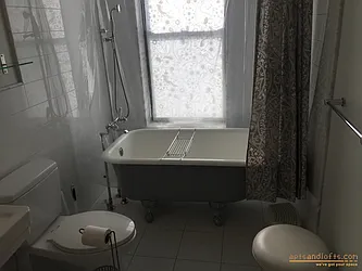 Rented by aptsandlofts.com