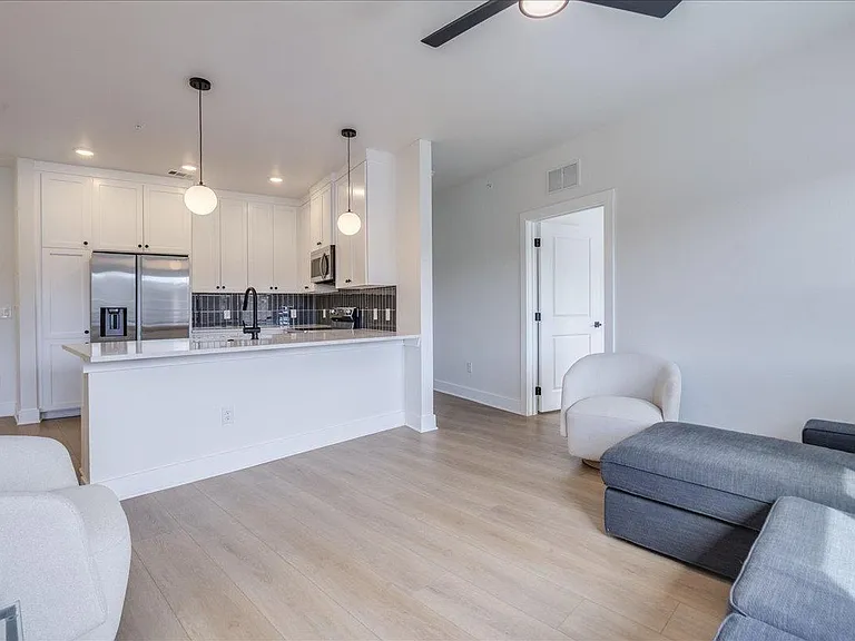 3000 Duval St #203 — Photo 8