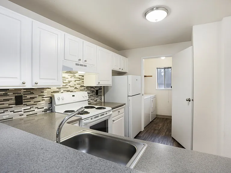 Poplar Lane Apartments — Photo 56