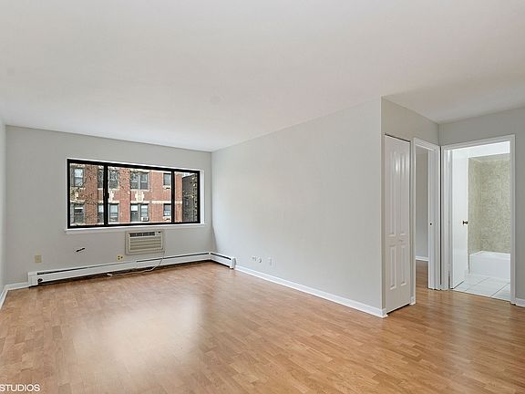 3rd image of 3620 N Pine Grove Ave APT 416