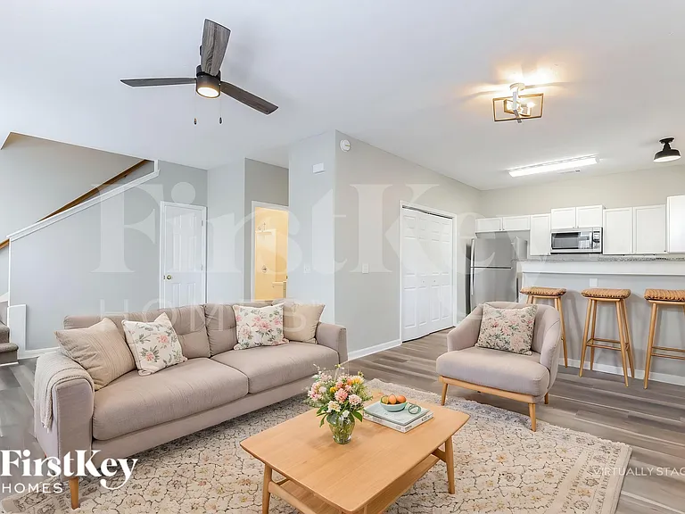 9215 Fleetwood Trl — Photo 5