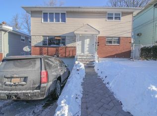 589 Carpenter Pl, Ridgefield, NJ 07657