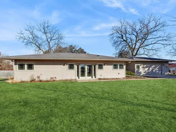 40 N Main St, North Liberty, IA 52317