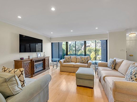 3rd image of 5 Fox Ridge