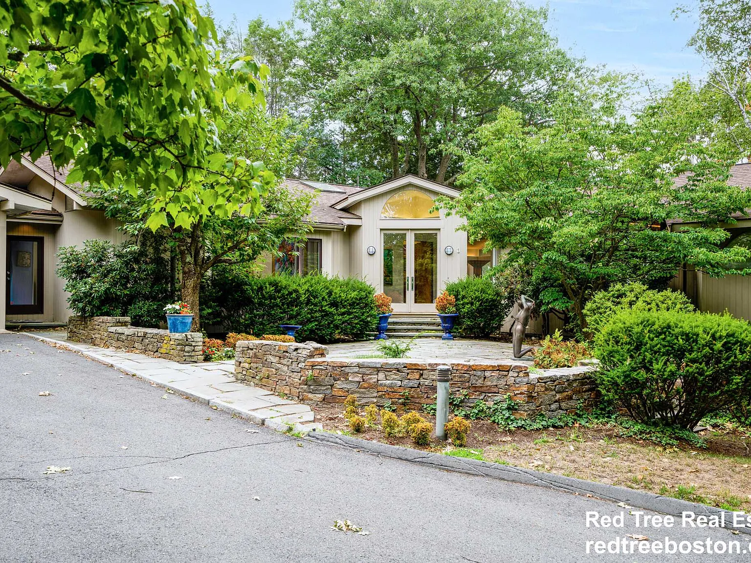 5 bed, 4.5 bath, $10,500 — Photo 2