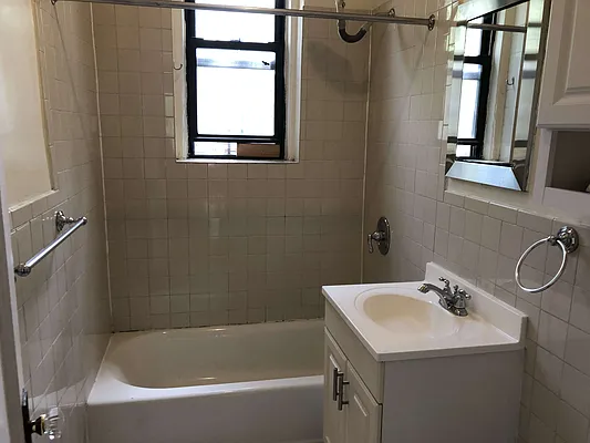 Rented by Metropolis International Realty Inc. | media 11