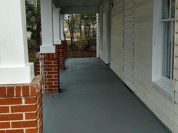 3rd image of 1118 Lyndon Ave