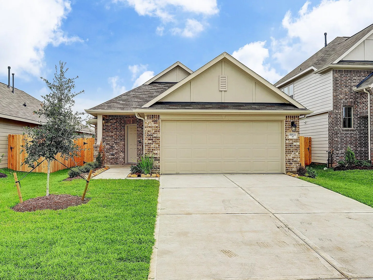 4 bed, 2.0 bath, 1744 sqft, $2,250 — Photo 2