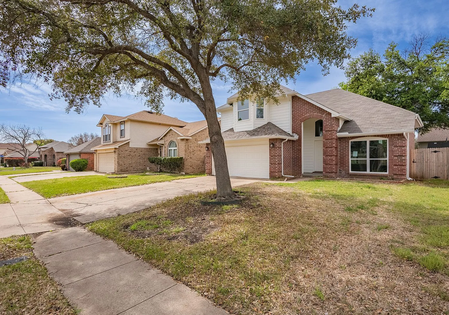 Gorgeous 3 Bedroom 2.5 Bath Located In Arlington, Tx! — Photo 2