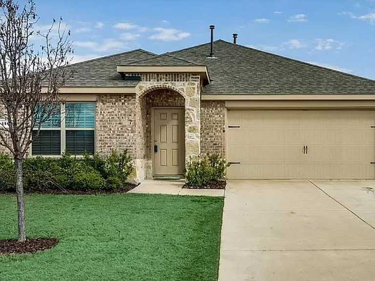 1407 Pampa Grass Dr — Photo 2