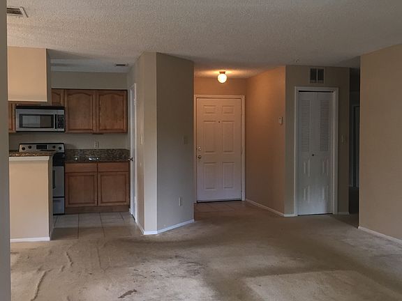 4th image of 246 Afton Sq Unit 108