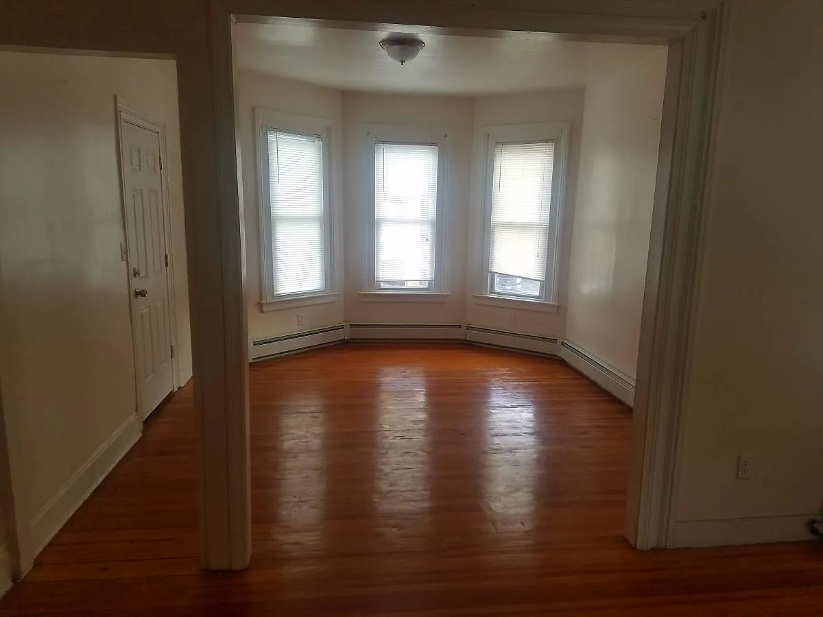 Building Photo - 67 Williams St #2