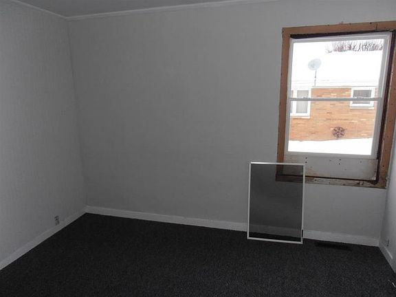 5th image of 2110 S Arnold St