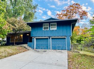 5817 W 78th St, Prairie Village, KS 66208