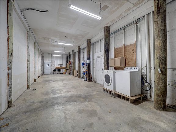 2nd image of 220 W Avenue F APT 1B