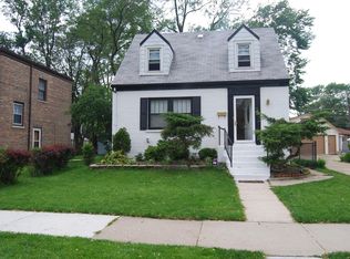 242 Hyde Park Ave, Bellwood, IL
