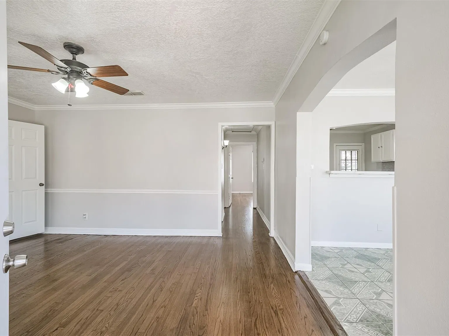 5 bed, 2.0 bath, 1338 sqft, $2,000 — Photo 4