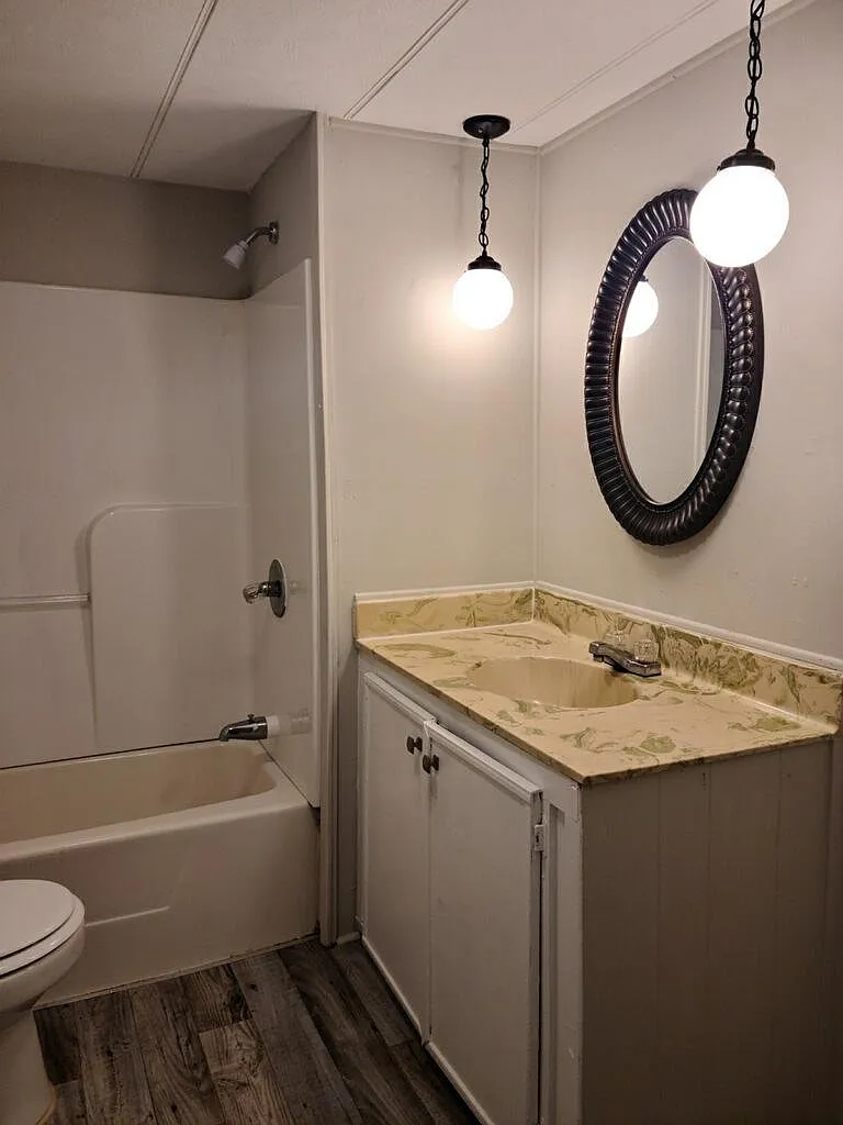 2 bed, $1,100 — Photo 3