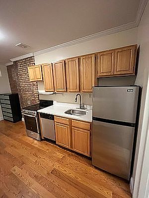 1st image of 18 Saint Marks Pl APT 6