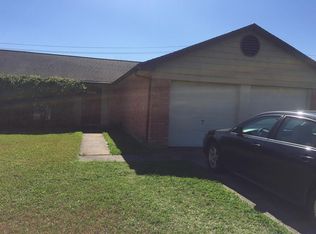 2614 Pilgrims Point Dr, Webster, TX 77598