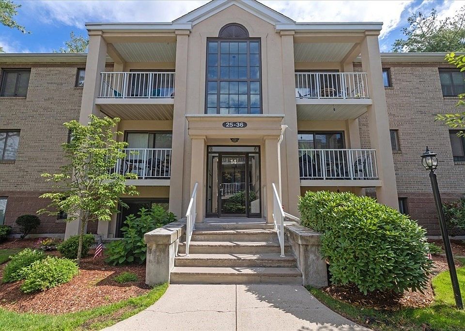 1st image of 14 Bourbon St APT 32