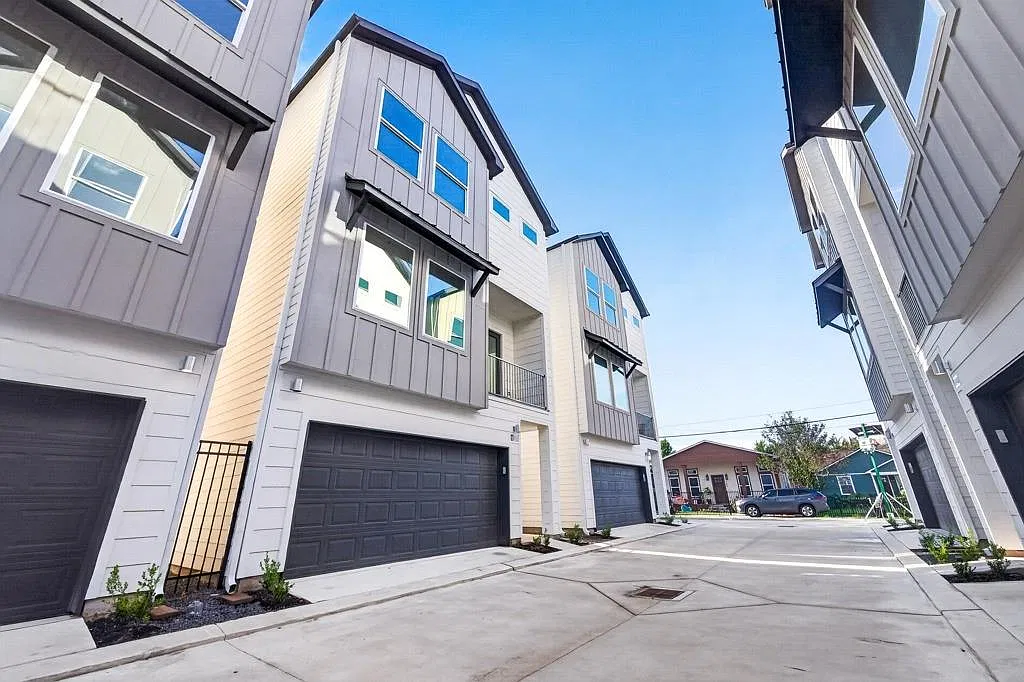 3 bed, 3.5 bath, 1905 sqft, $2,950 — Photo 4