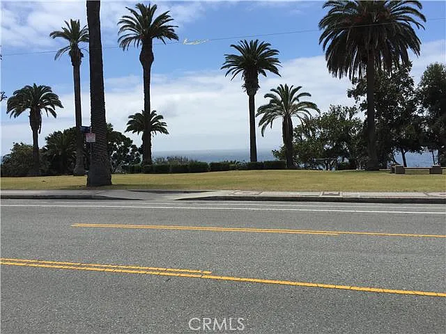 3 bed, 996 sqft, $4,850 — Photo 2