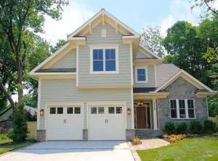 2119 Boxwood Dr, Falls Church, VA 22043