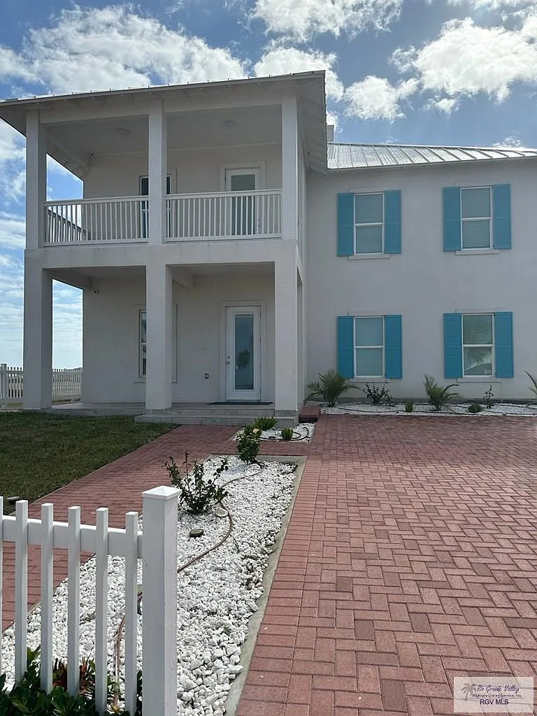 3 bed, 2.0 bath, 2000 sqft, $5,500 — Photo 2