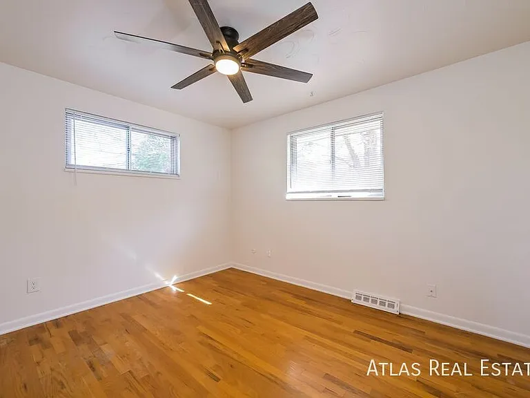 604 S Quentin St — Photo 8