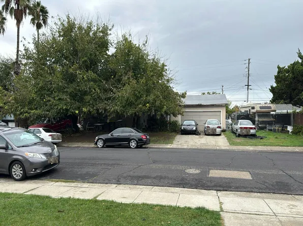 691 Maxwell Ln, Lathrop, CA 95330